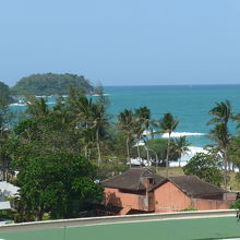 ホテルから見えるカロンビーチ