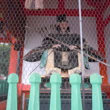 仁王像ではなくて随身木像があります（左右に）