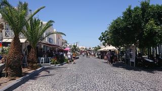 サントリーニの中心の街