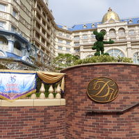 ディズニーランド側のエントランスの門（ミッキー）