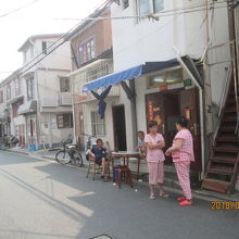 ・パジャマで出歩くのも下街です。