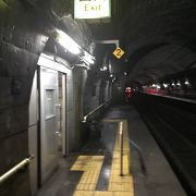 えちごトキめき鉄道筒石駅：地下トンネル駅
