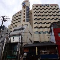 入口は写真左側、フロントは6階にありました