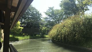 淀川を船で渡る