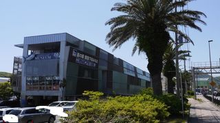 様々な施設が入っています