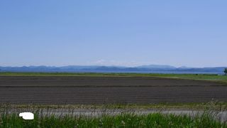湖岸遊歩道から眺められる