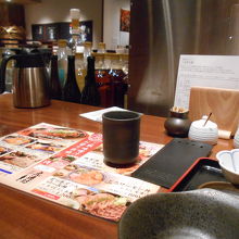 店内カウンター席の様子。