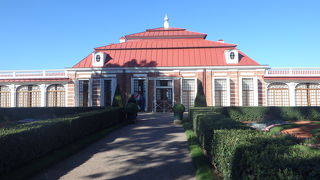 海に面した小さな宮殿