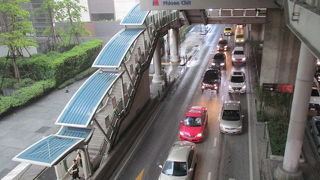 大雨のプルンチット駅 (BTS)