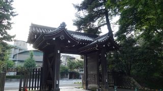 19世紀の歴史を伝える門