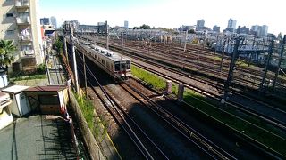 北池袋駅と池袋駅間で、ひっきりなしに電車が通っています