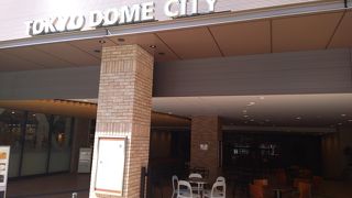 野球（日本とMLB）関連グッズを扱う店も数件集中