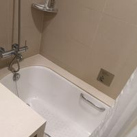 バスタブは深め