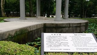 鐘をついて手をあわせてみましょう