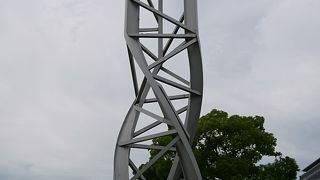 鉄柱のひねりが印象的