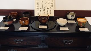 大樋焼の茶器でいただけます