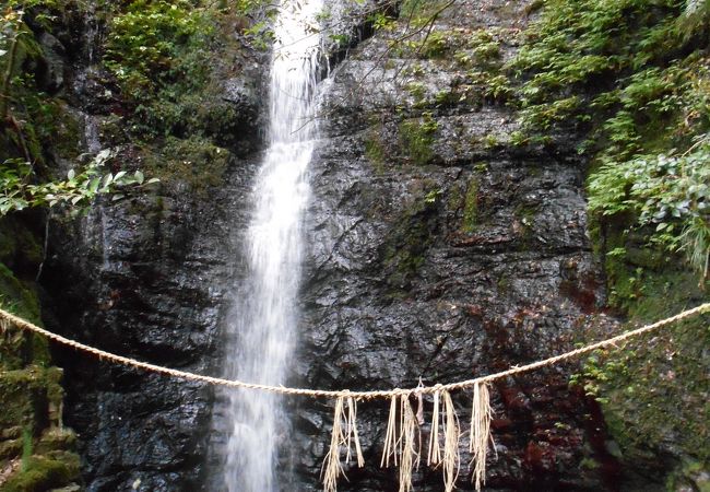 権現山白糸の滝