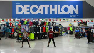 踊るテスコ ロータス(ラマ４世通り店)