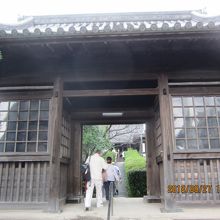「観福寺」の山門