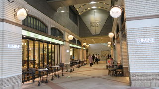 女性のファッション店ばかりです