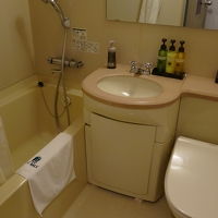 お風呂も狭苦しさは感じません。