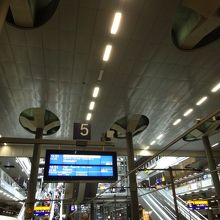 ICEで到着したベルリン中央駅（地下）