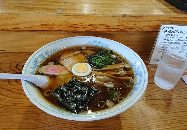 南湖近くの大きな食堂