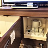 冷蔵庫は空。Web予約でミネラルウォーターをＧＥＴ！