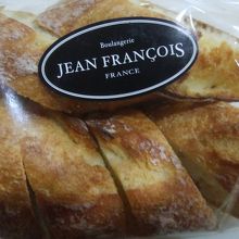 きれいにカットされて販売されているバゲット