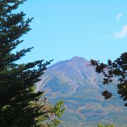 美瑛から遠く望む　標高2,052mの火山　美瑛岳