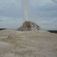 White Dome Geyser の eruption