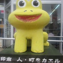 ポストの上にもカエルさん！