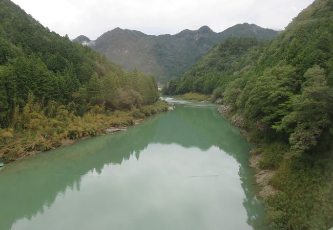 飛騨川には多くのダム湖がある