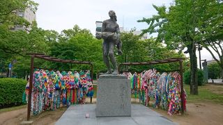 すごい千羽鶴の数に唖然