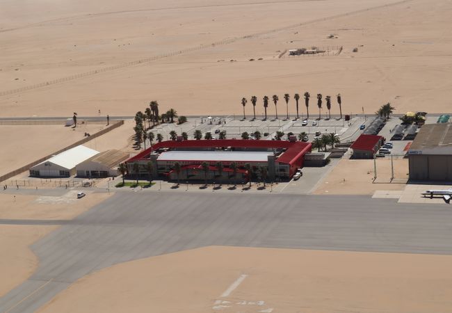 ウォルビスベイ空港 (WVB)