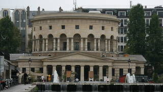 ナポレオン時代の建物にあります