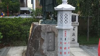 高野山東京別院に立っている