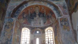 美しいフレスコ画は必見