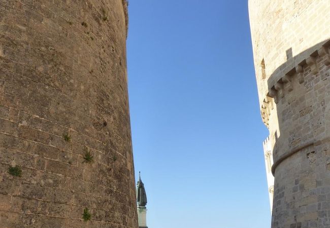 オートラント近郊のスポットにはタクシー