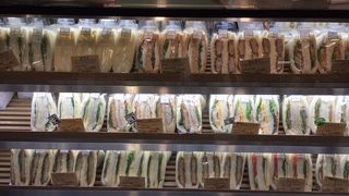 美しい切り口のサンドイッチたち！