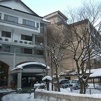 東山温泉の奥、バス停から5分ほど