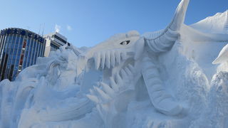 想像していたより雪像が少ない