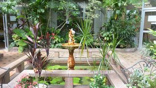 さまざまな施設のある大きな公園