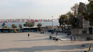 港中心に発展した新市街の町、ベシクタシュ