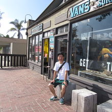 ショップ前で記念撮影