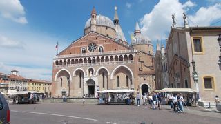 聖アントニオの墓がある教会です。