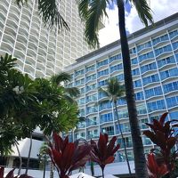 カラカウア通り側の入口から