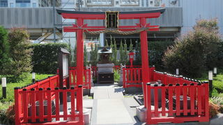 アクアシティ屋上に建っています