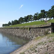 城の石垣のような土台です