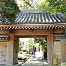 美しく重厚な構えです